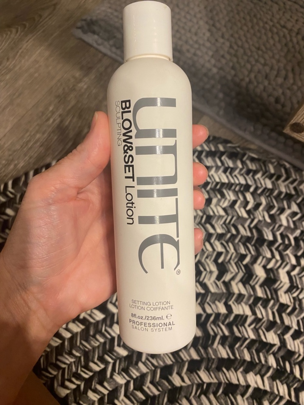 UNITE Blow & Set Sculpting Lotion – White